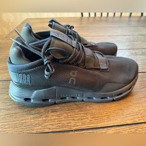 On cloudnova men’s black size 8.5